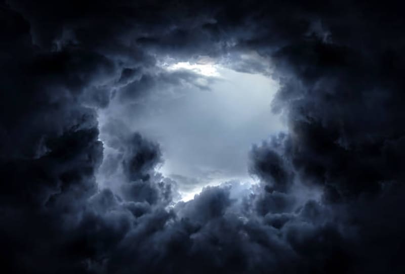 Tormentas y televisión: por qué desconectar el cable de antena es tan importante como el enchufe. Fuente: Shutterstock.