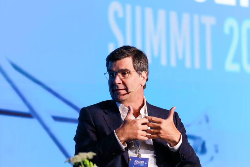 "No es cuestión de decir: 'Me voy a abrir al mundo y que la industria se arregle como pueda'", planteó Vedoya.