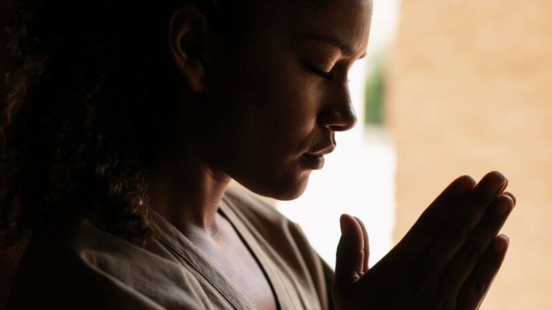 ¿Quieres acelerar tu metabolismo y eliminar toxinas? La respiración de fuelle es tu aliada para un cuerpo más sano y una figura esbelta. Fuente: Shutterstock.