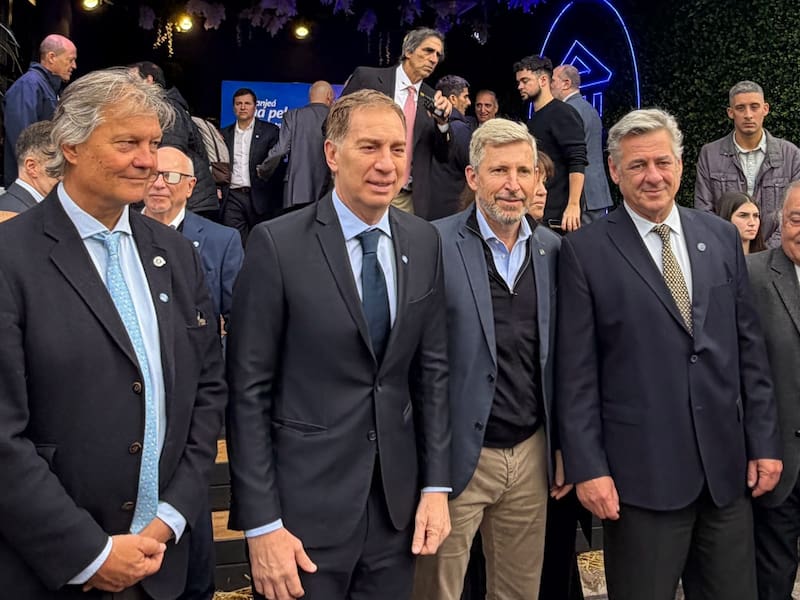 Santilli sigue sumando fotos con gobernadores y busca destrabar las negociaciones para agosto - El Cronista