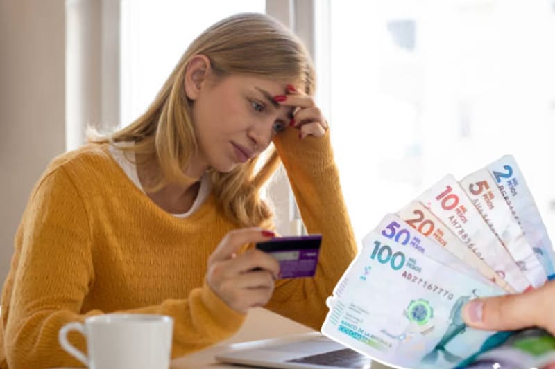 Aumenta el interés de la tarjeta de crédito. (Fuente: Archivo)