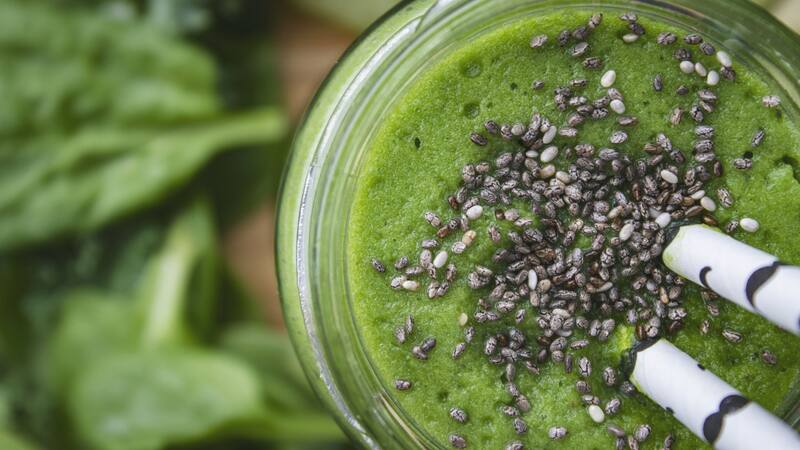 Oro verde: el batido natural con omega 3 que ayuda a la memoria y recupera la juventud del cerebro después de los 40.