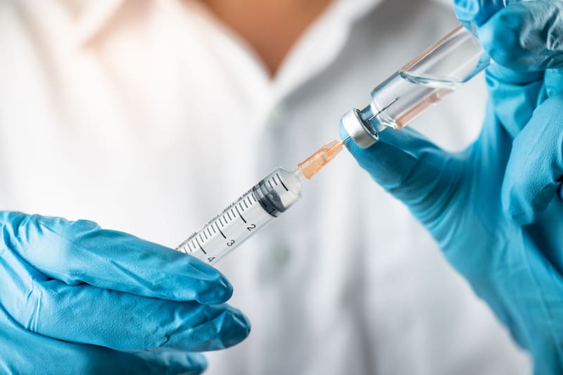 Las ideas de Wakefield han sido promovidas por grupos antivacunas y han contribuido a la desinformación sobre la seguridad de las vacunas. (Foto: Shutterstock)