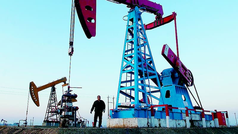 La Opep analiza reducir el bombeo en 1,4 millones de barriles al día