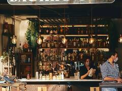 Buenos Aires 2022 | Es uno de los pocos bares que combina libros, jazz y gastronomía y sólo se accede con reserva previa