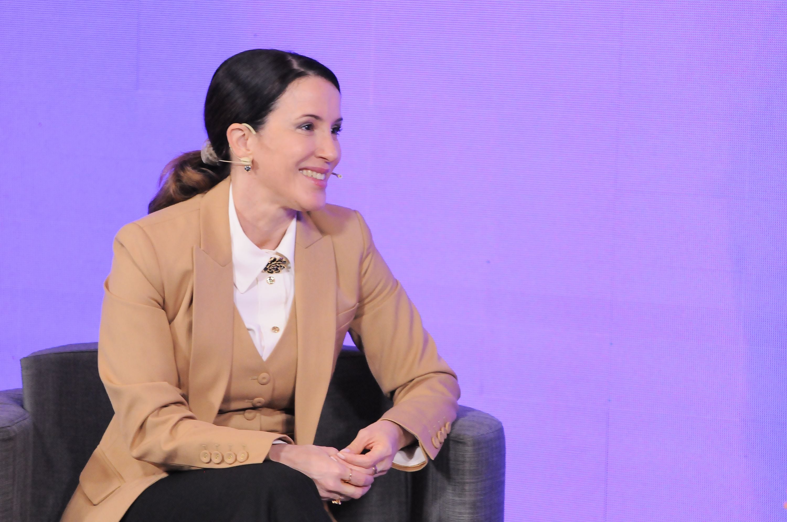 Una argentina lanza la primera pastilla que protege la piel del sol