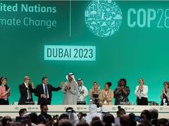 Cumbre climática: cierran acuerdo 'histórico' para dejar atrás los combustibles fósiles