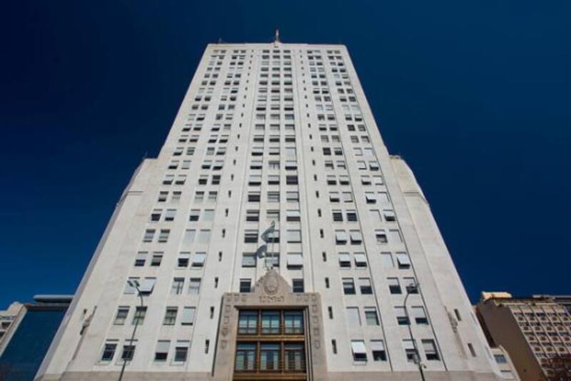 El histórico edificio que funciona de sede del Ministerio de Salud