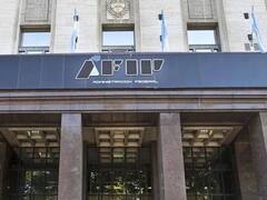 AFIP y deep motosierra: las encuestas al Gobierno le dan que "aún hay soga"