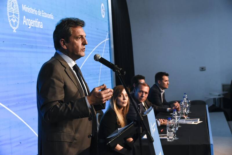 Massa hizo anuncios en Neuquén junto al gobernador Omar Gutiérrez, Royón y Martínez