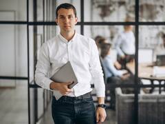 Manpower busca nuevos empleados para cubrir distintos roles y ofrece sueldos que llegan hasta los 36.000 euros: cómo inscribirse