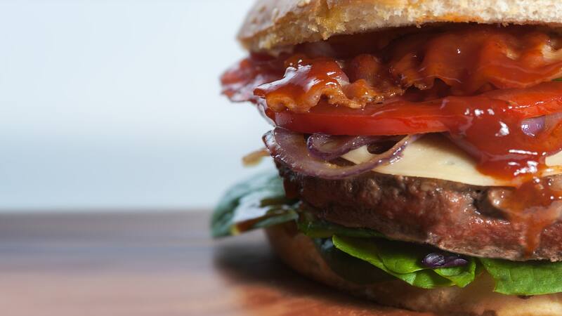 Hamburguesas caseras al estilo español: una receta sencilla y rápida para salir del paso con mucho sabor.