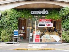 Comenzó haciendo manteles con retazos de tela en la cocina de sus padres y hoy es dueño de un imperio: la historia de Arredo