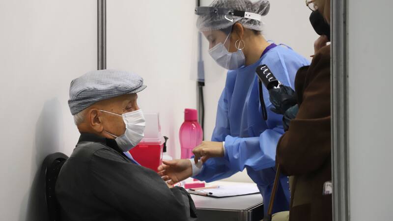 Entre los factores que hay que tener en cuenta para su aplicación uno de ellos es el tiempo de desde la tercera dosis.