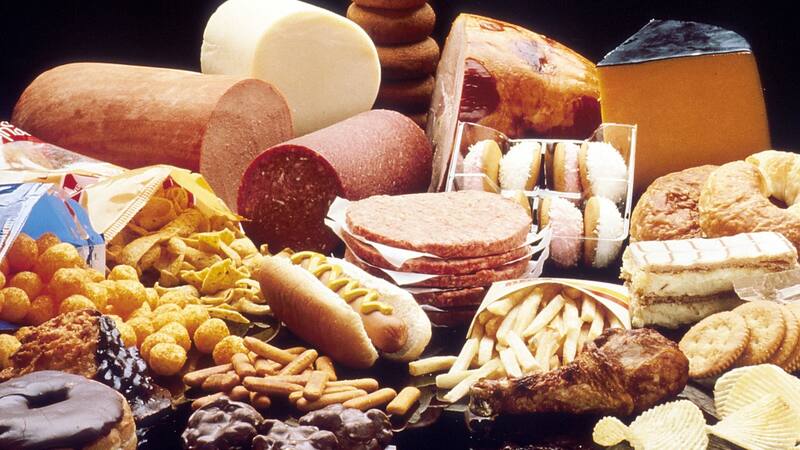 Eliminá estos alimentos de tu dieta para regular el colesterol.