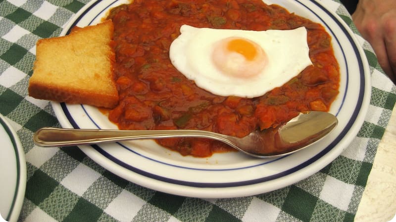 Pisto manchego: la inolvidable receta de Pedro Almodóvar para preparar este clásico de la cocina española.