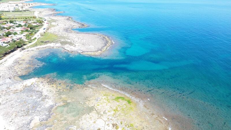La combinación de buen clima, coste accesible y cultura local convierte a este pueblo en un refugio perfecto para jubilados. (Fuente: Manlio Ranieri en Wikimedia Commons)