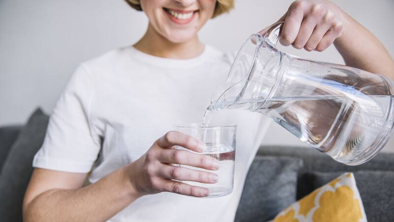 El cuerpo necesita agua para realizar sus funciones vitales.