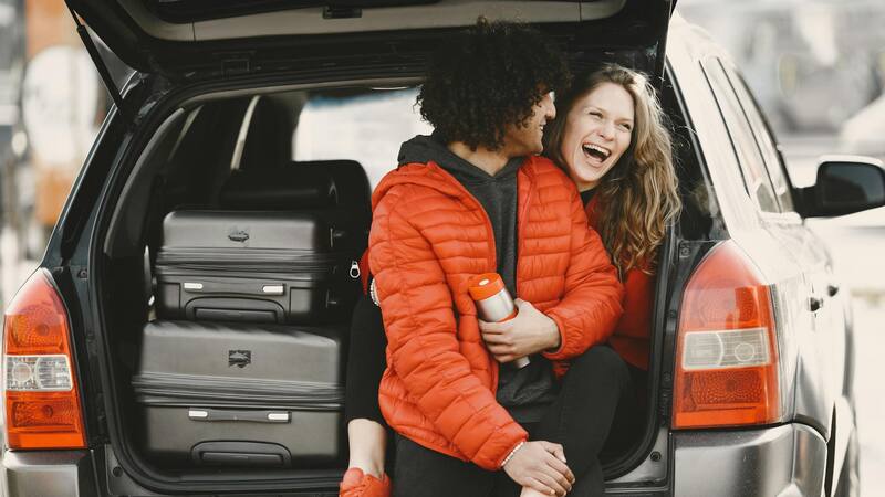 Este atractivo país atrae a jóvenes por su estilo de vida, pero también presenta desafíos a considerar antes de irse a vivir allí.