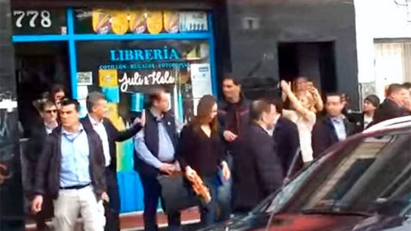 Macri y Vidal abucheados esta tarde a la salida de una librería en Tigre