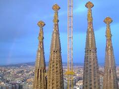 Desalojan la basílica Sagrada Familia en Barcelona por un incendio