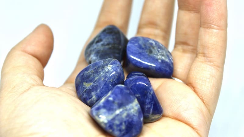 Esta gema se destaca por sus propiedades curativas y energéticas.