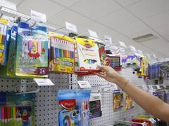 Canasta escolar y horas de descanso: las empresas anticipan beneficios ante sueldos devaluados