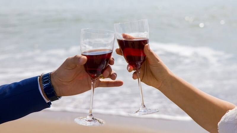 El espectacular vínculo del consumo moderado de alcohol en pareja que puede contribuir a una mayor satisfacción conyugal