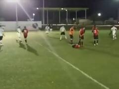 Asesinaron a un DT del fútbol amateur en pleno partido: el estremecedor video de los hechos