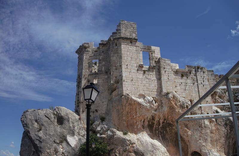 El estilo medieval de Zuheros es uno de los mejores atractivos para los amantes de las escapadas en España.