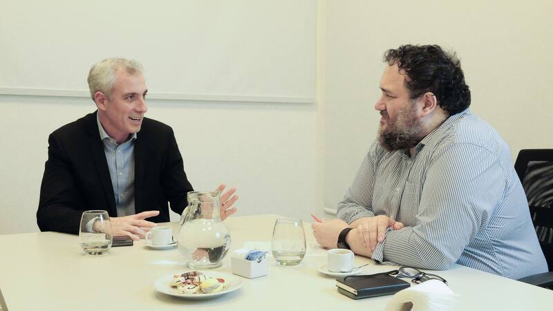 Santiago Barca, director de Movistar Empresas Argentina, y Sebastián De Toma, editor de El Cronista Internacional