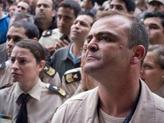 A una semana y a pesar de sanciones, gendarmes y prefectos esperan respuesta del Gobierno