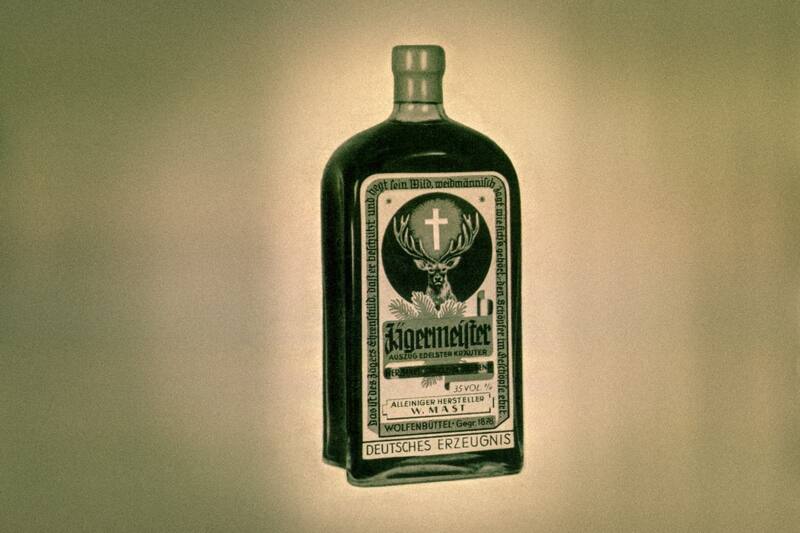 El ciervo y la cruz, inspiradas en San Huberto, se convirtieron en los emblemas de la marca.