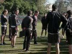 Palermo se calzó otra vez el buzo de DT