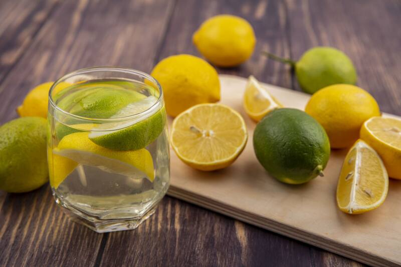 Descubre cómo el jugo de limón puede revolucionar tu salud hepática. Fuente: Shutterstock.