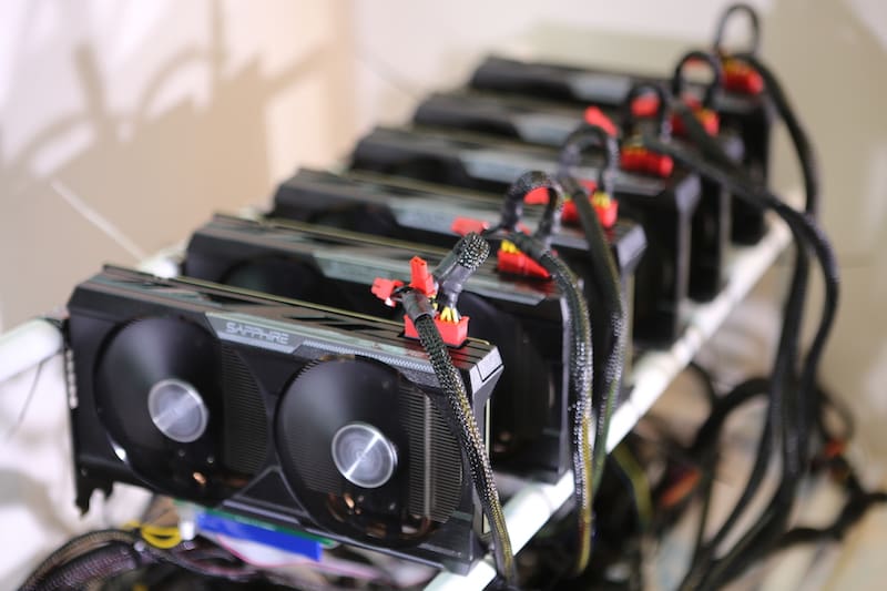 Así se ve un rig de Ethereum, compuesto por placas de video GPU.