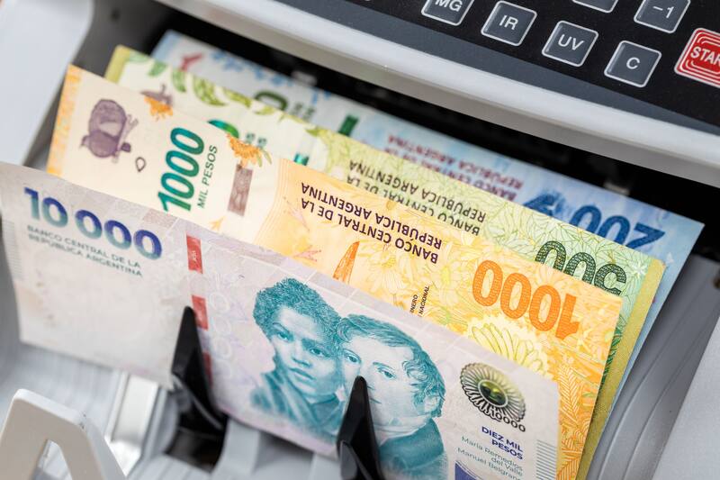 Esta actualización rige desde junio 2025 y es clave para quienes realizan operaciones financieras frecuentes, ya que exceder los límites establecidos puede disparar alertas fiscales (Fuente: Archivo).