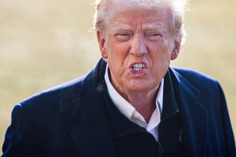 Las políticas migratorias de Donald Trump han provocado un conflicto social que afecta a empresas como Walmart. Foto: EFE