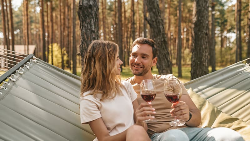 La investigación destaca la importancia de explorar cómo las actividades compartidas en pareja impactan en la salud.