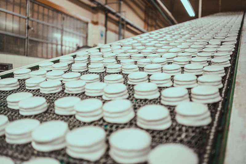 Goloalfa elabora más de 5 millones de alfajores por mes durante la temporada alta en su fábrica.