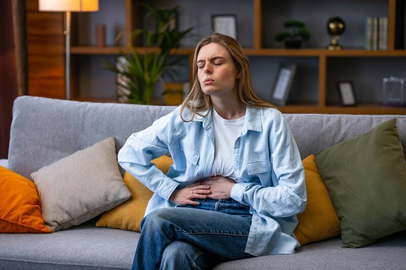 La inflamación abdominal se da por una acumulación de gases en el estómago y los intestinos. Fuente: Shutterstock