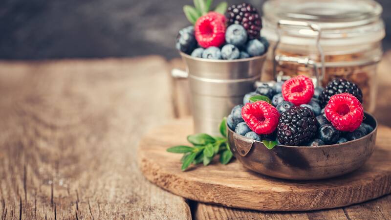 No es naranja: las frutas ricas en vitamina C que debes consumir para combatir la anemia y las infecciones.