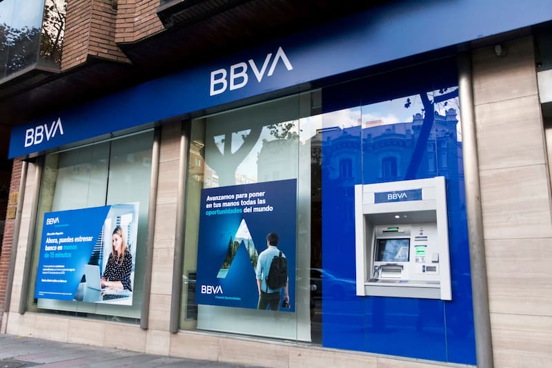 Los usuarios mexicanos de BBVA, Banamex y otros bancos del país que registren un cargo extra en el estado de cuenta de sus tarjetas de crédito deberán efectuar el reclamo ante las autoridades correspondientes. Foto: Archivo.