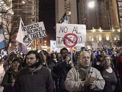 Protestas en todo el país contra el aumento de tarifas