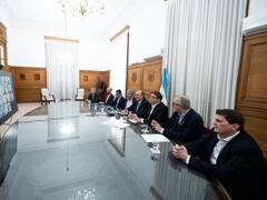 Reunión entre Caputo y los 20 gobernadores: marcha atrás con los u$s 60.000 millones y consenso por déficit cero