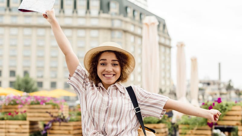 El país ofrece salarios competitivos y beneficios laborales que lo convierten en un destino atractivo para emigrar.