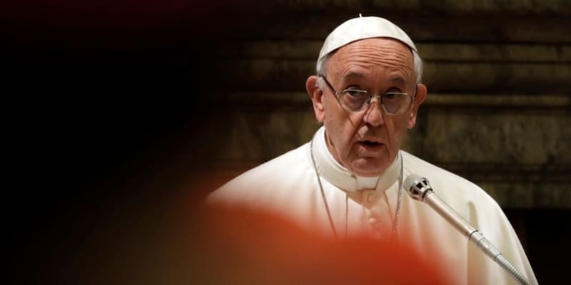 Se confirmó que el papa tiene una infección en las vías respiratorias y fiebre leve. Fuente: Shutterstock.