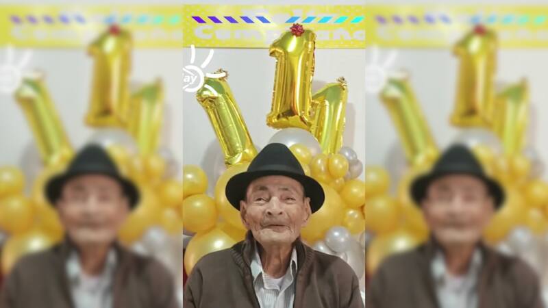 Don Julio Saldarriaga en la celebración de sus 111 años en 2024. Hoy tiene 112 años y cuenta con 180 descendientes en El Carmen de Viboral.