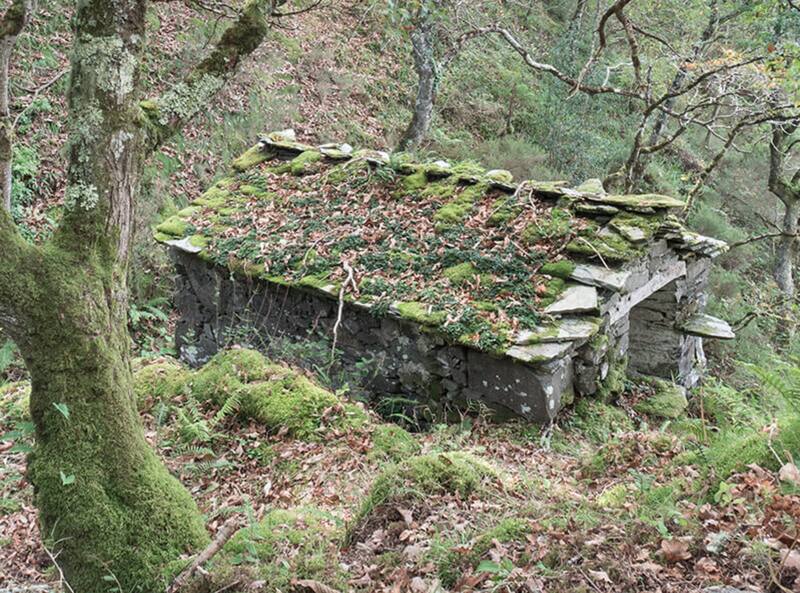 En el entorno de la aldea se pueden observar edificaciones antiguas como esta. (Foto: turismoapontenova.es)