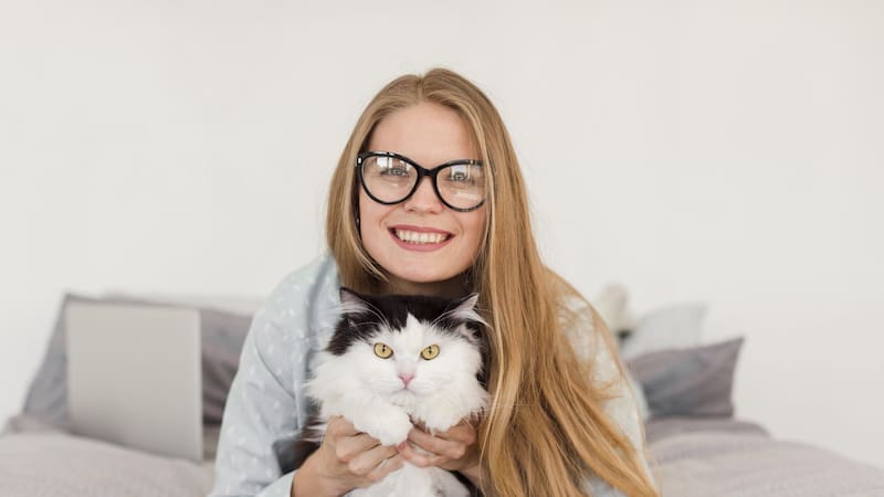 La leyenda celta de Buigh explica poéticamente el origen de los gatos bicolor.